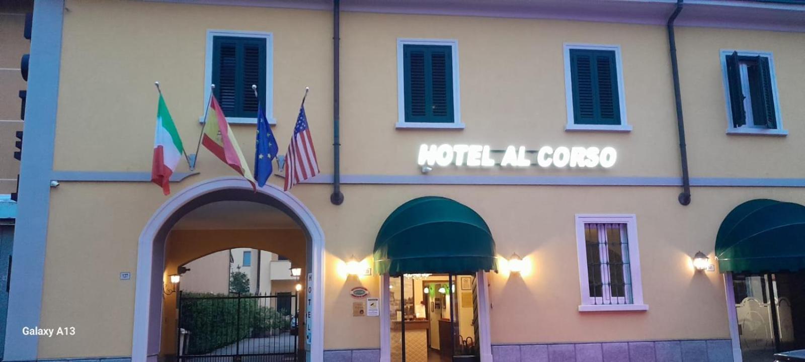Hotel Al Corso Legnano Kültér fotó