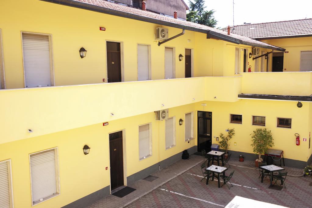 Hotel Al Corso Legnano Kültér fotó